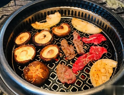 朋友圈吃烤肉的说说带图片 吃烤肉发朋友圈的文案搞笑2