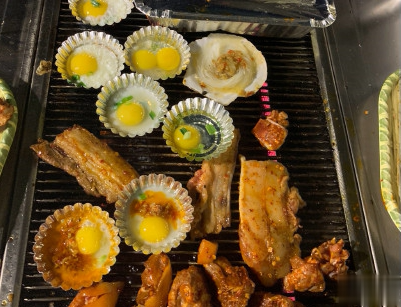 朋友圈吃烤肉的说说带图片 吃烤肉发朋友圈的文案搞笑7