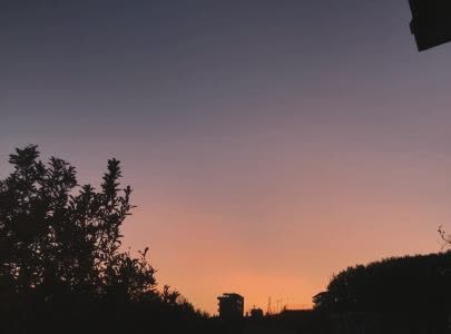 睡前发朋友圈的说说带图片 睡前一句话走心温暖4