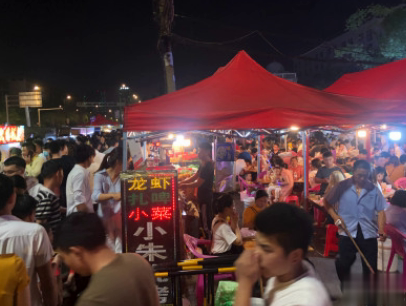 抖音摆地摊文案 摆地摊的搞笑说说带图片2