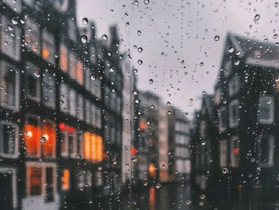 下雨天浪漫文案 雨天浪漫唯美说说带图片