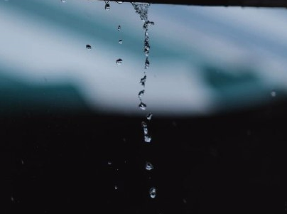 下雨天浪漫文案 雨天浪漫唯美说说带图片8
