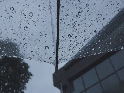 下雨天浪漫文案 雨天浪漫唯美说说带图片11