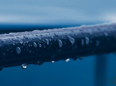 下雨天浪漫文案 雨天浪漫唯美说说带图片2