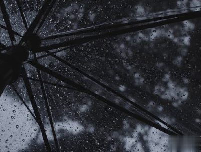 下雨天浪漫文案 雨天浪漫唯美说说带图片5