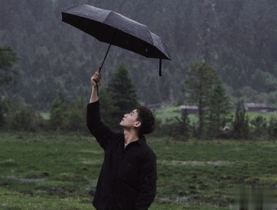 下雨天浪漫文案 雨天浪漫唯美说说带图片6