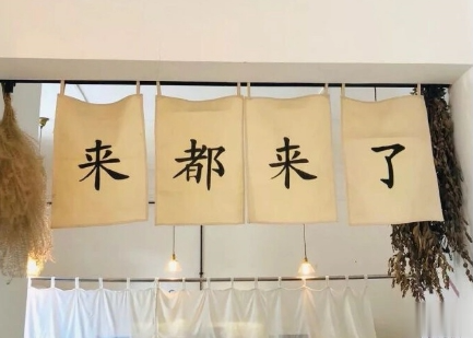 声泪俱下的伤感但又温柔的句子 路这么挤辛苦你了