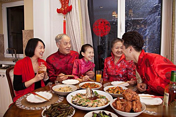 2021晒年夜饭的祝福句子 一家人吃年夜饭的心情说说2