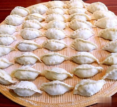 过年在家包饺子的搞笑说说 自己包饺子的幽默心情说说1