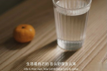 分手后既伤心又洒脱的说说 分手后各自安好的说说