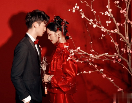 朋友圈晒结婚证的幽默句子 官宣领证发朋友圈的可爱文案