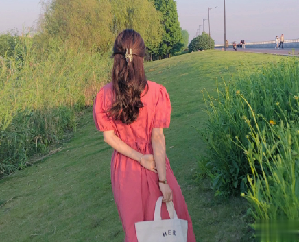 很高冷的朋友圈文案带图片 高冷范女生朋友圈语录配图12